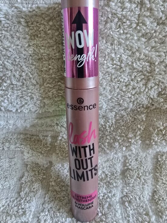 Skropstu tuša Essence Lash Without Limits Melna