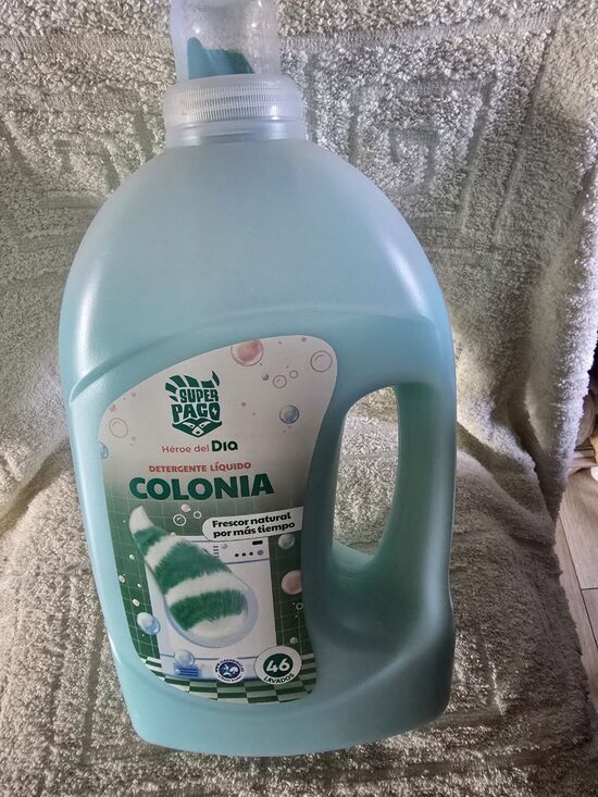 Šķidrais veļas mazgāšanas līdzeklis veļas mašīnām Super Paco de Dia Colonia.