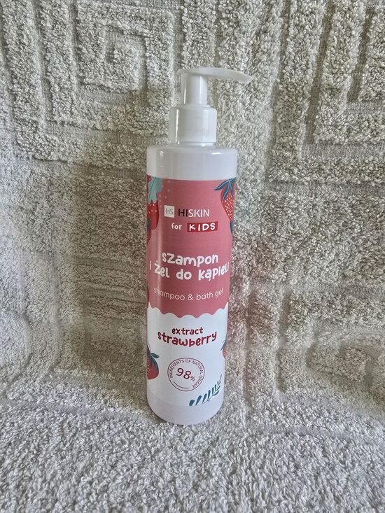 Bērnu šampūns un dušas želeja 2 vienā HiSkin Kids ar zemeņu ekstraktu.