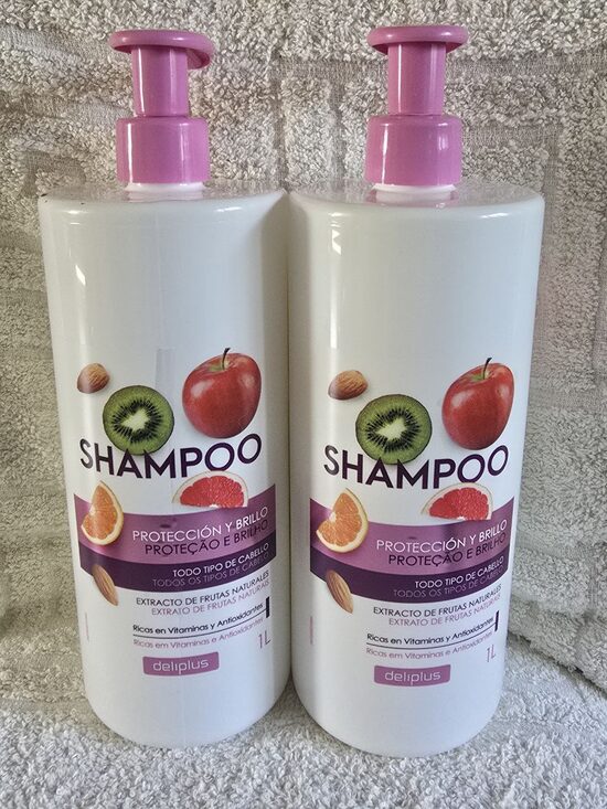 Šampūns aizsardzībai un spīdumam visiem matu tipiem ar dabīgu augļu ekstraktu Deliplus 1 l