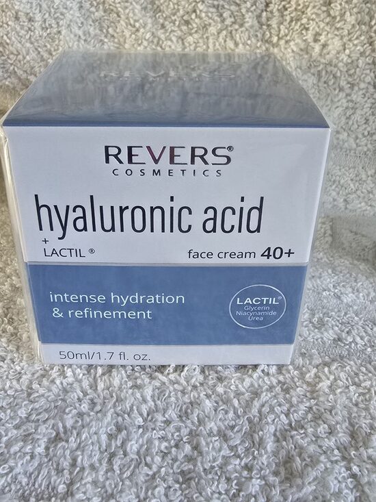 Revers Cosmetics hialuronskābes sejas krēms 40+.