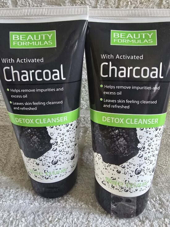 Очищающее средство с активированным углем для лица 